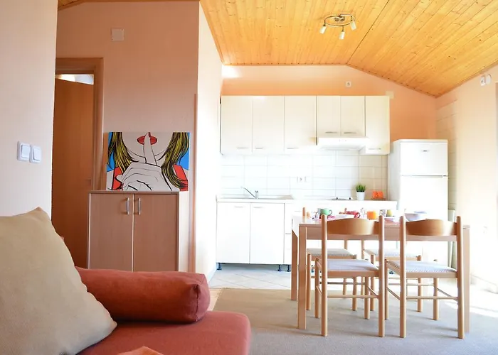 Apartmani Sveti Filip I Jakov דירה *